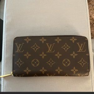 Louis Vuitton Zippy Wallet with Ballerine Pink Interior